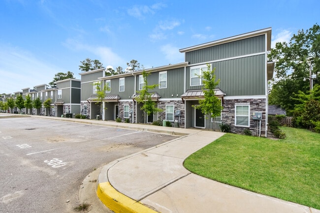 Building Photo - 304 High Grv Wy