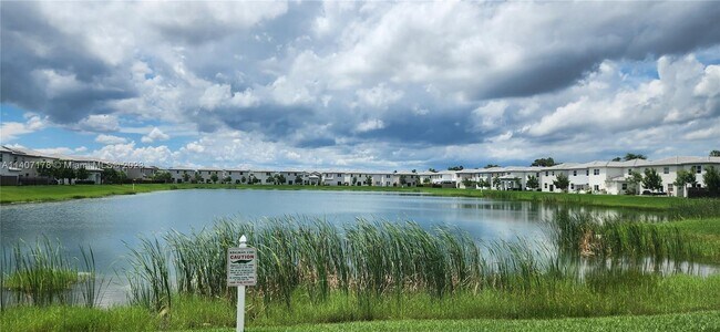 Building Photo - 2708 SE 15th Ct