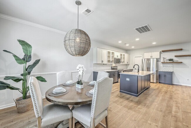 Building Photo - 132 McClellan Way