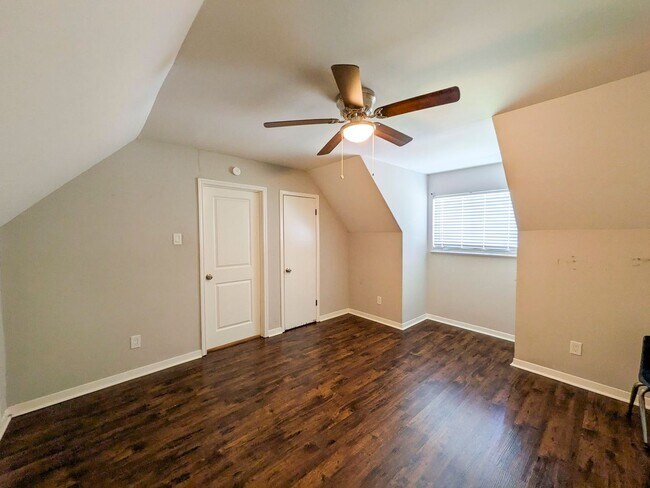 Building Photo - 460 Belvedere Dr