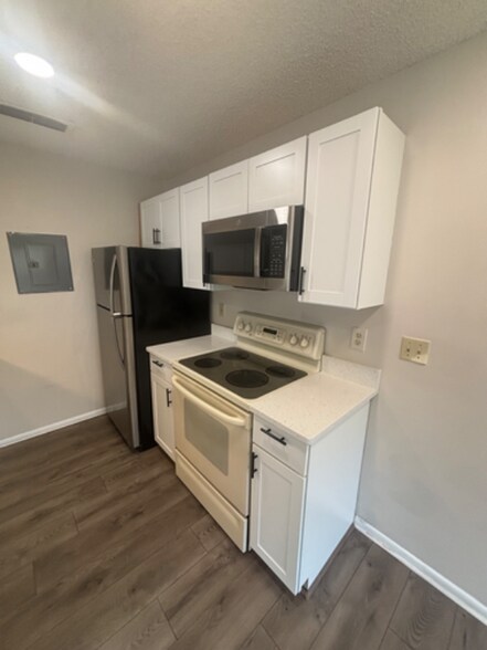 Building Photo - 732 Secret Harbor Ln