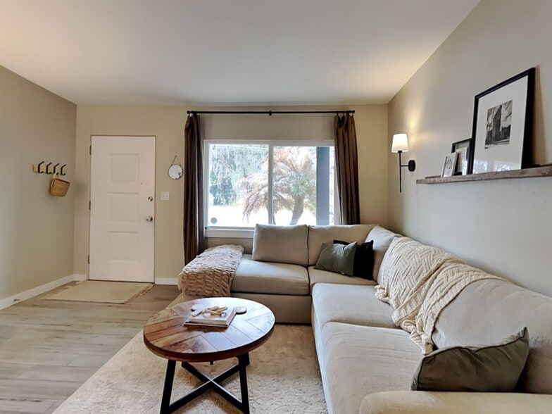 Building Photo - 612 Ridgewood St