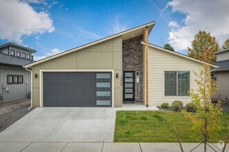 Building Photo - CDA Place Neighborhood- upgraded 3 bed 2 b...
