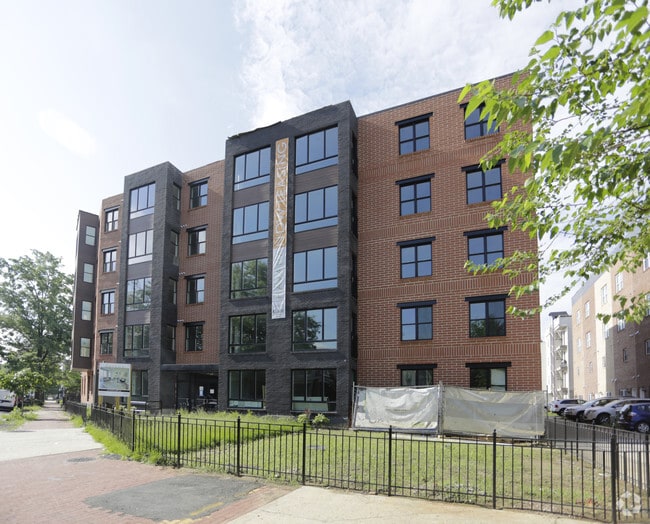 Building Photo - 1219 K ST NE FLATS