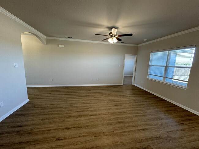 Building Photo - 8810 Happy Vly Dr