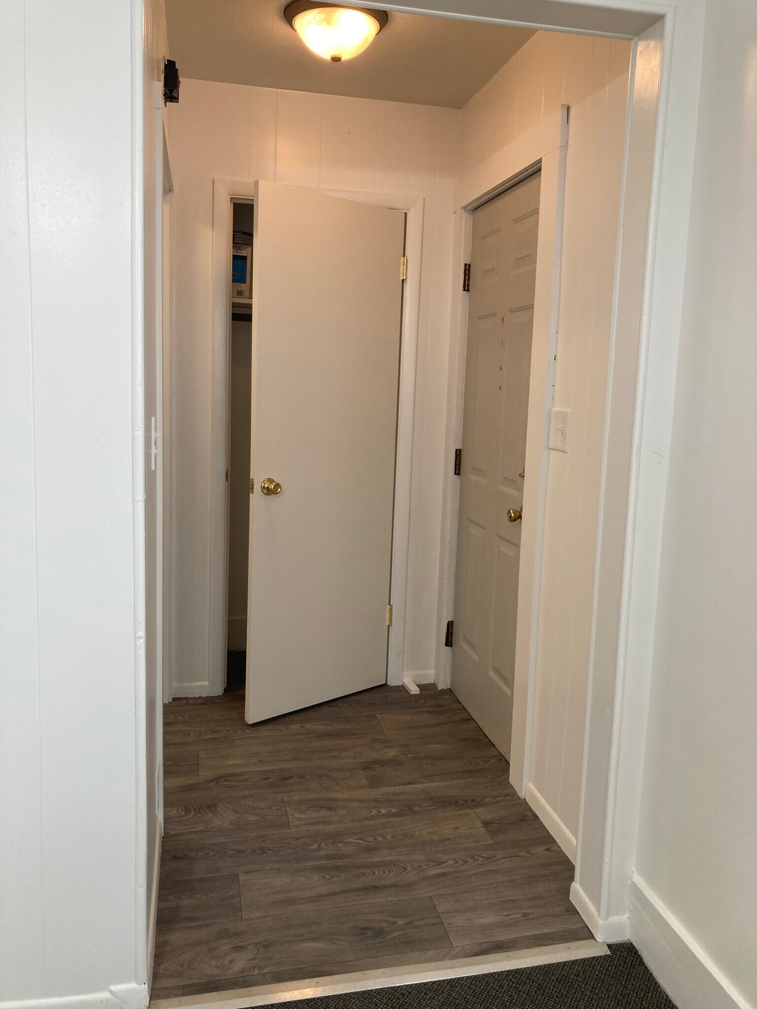 Entry with coat closet - 512 S Broadway