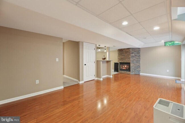 Building Photo - 2042 Clarkson Dr