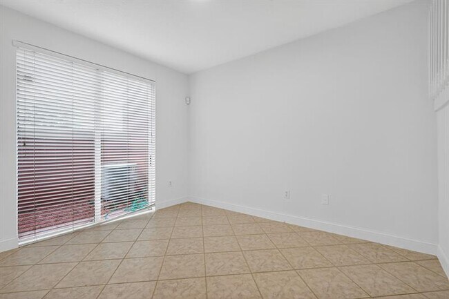 Building Photo - 6103 NW 116 Pl