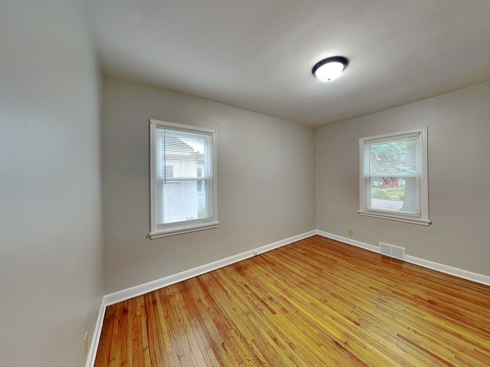 Building Photo - 3551 N Knox Ave
