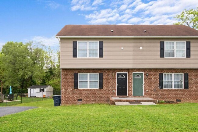 Primary Photo - 137 Suter St
