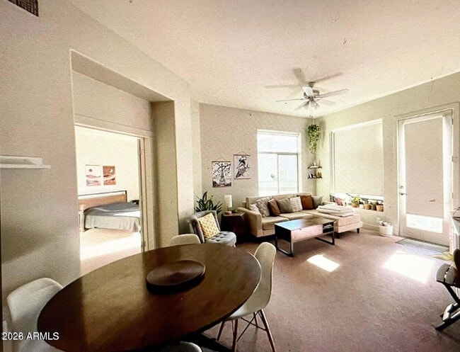 Building Photo - 945 E Playa Del Norte Dr