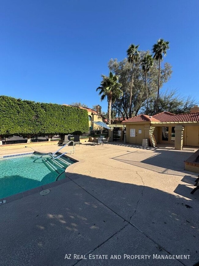 Building Photo - 1126 W Elliot Rd