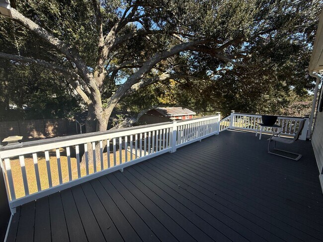 Building Photo - 3 Bedroom 2 Bath House in Lighthouse Point...