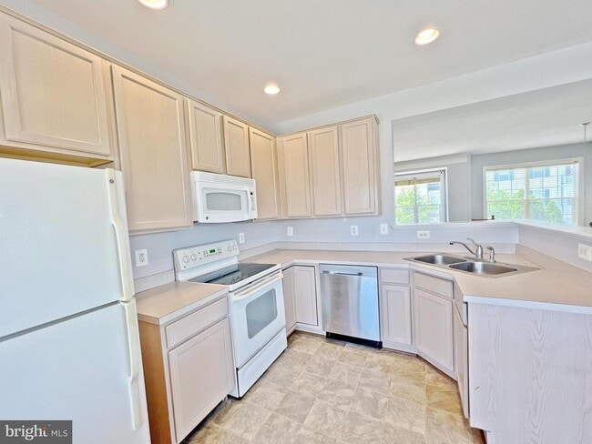 Building Photo - 8118 Rainwater Cir