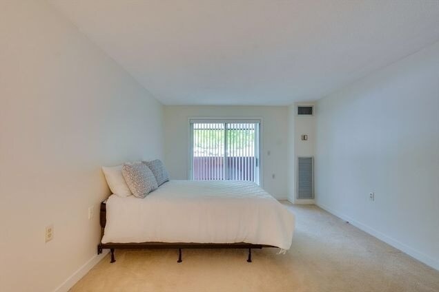 Building Photo - Spacious 2BR / 2BA First-Floor Condo with Balcony & Amenities at Rosemary Ridge