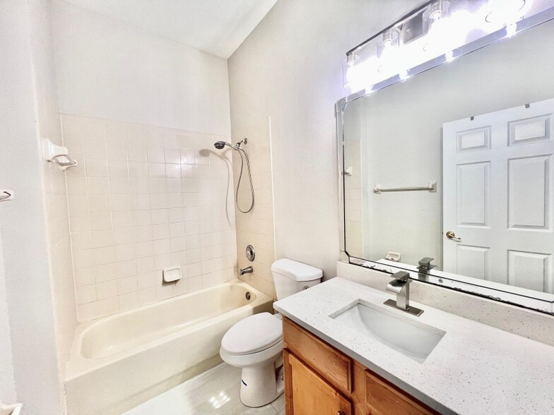 Building Photo - 7547 Terrace River Dr