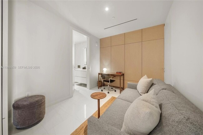 Building Photo - 300 Biscayne Blvd Way