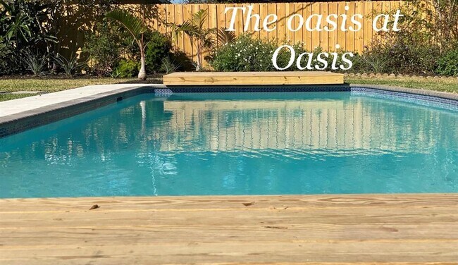 Building Photo - 10819 Oasis Dr