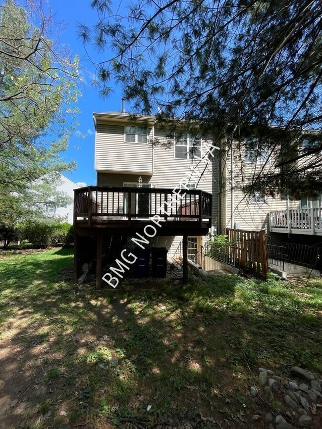 Building Photo - 865 Tall Oaks Square