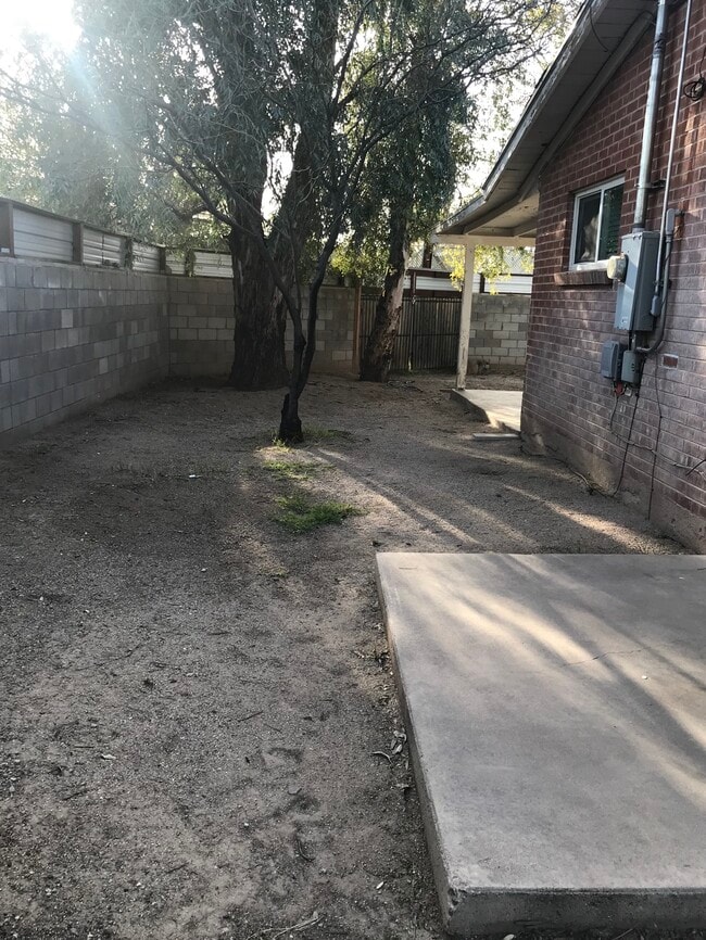 Building Photo - 2503 N Euclid Ave