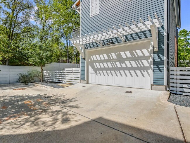 Building Photo - 3809 Valley View Rd