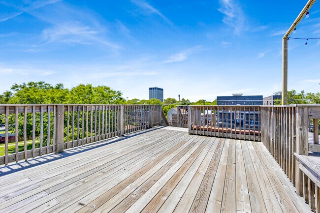 Building Photo - 3330 S Indiana Ave