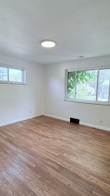 Building Photo - 517 Foltz Dr