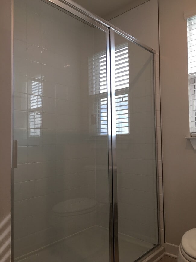 Building Photo - Beautiful 3 Bedroom, 2.5 Bath Townhome! Fr...