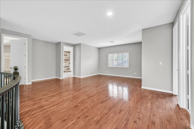 Building Photo - Fully Upgraded 5 Bedroom 4.5 Bathroom in Guard Gated Foothills Community!