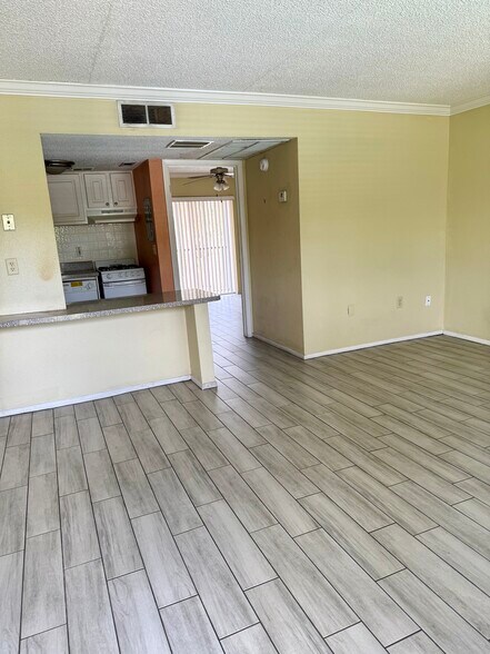 Primary Photo - 103 Oyster Bay Cir