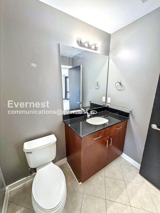 Building Photo - 2 Bed/2.5 Bath Townhome with Garage - 18 M...