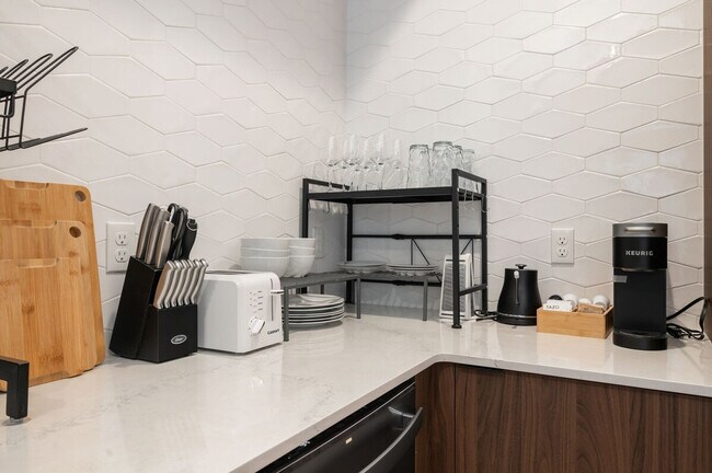 Building Photo - 6125 Sand Point Way NE