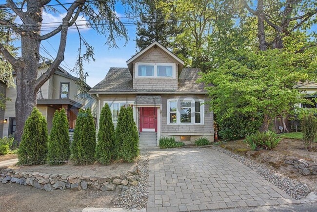 Building Photo - 8612 SW 20th Ave