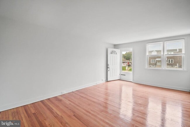 Primary Photo - 1051 Oakwood Dr