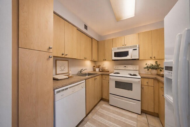 Building Photo - 2809 N Course Dr