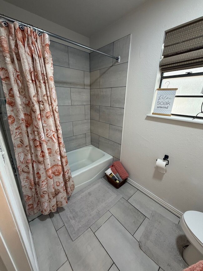 Building Photo - 6008 Yale St