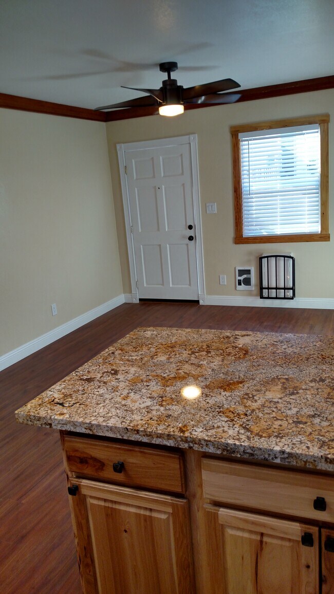 Building Photo - 225 Southlook Ave