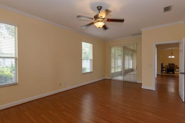 Building Photo - BEAUTIFUL 5 Bedroom/4 Bath Home Located in...