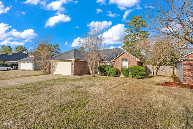 Building Photo - 3 Bedroom 2 bath Brick Home!