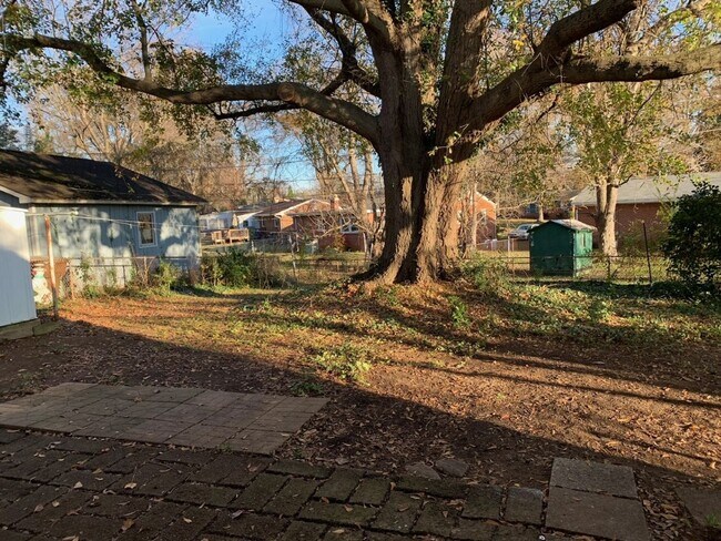 Building Photo - Renovated 3 Bedroom across from Golden Gat...