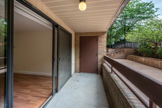 Building Photo - 56A Hawes St
