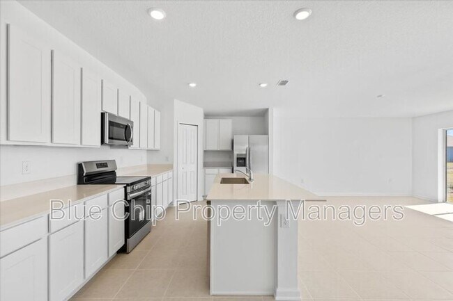 Building Photo - 5131 Magnolia Palm Dr