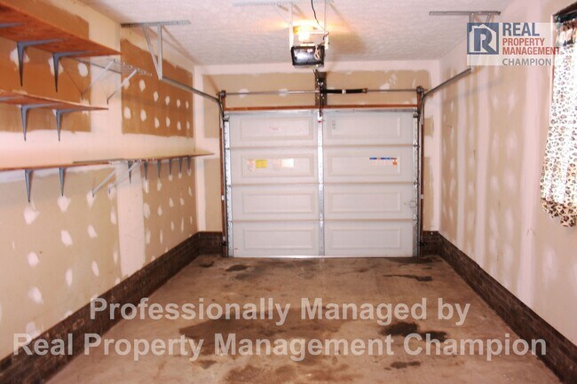 Building Photo - All Brick Ranch with Attached Garage on Large Lot