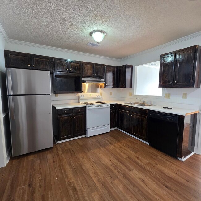 Building Photo - 3114 Fernridge Dr