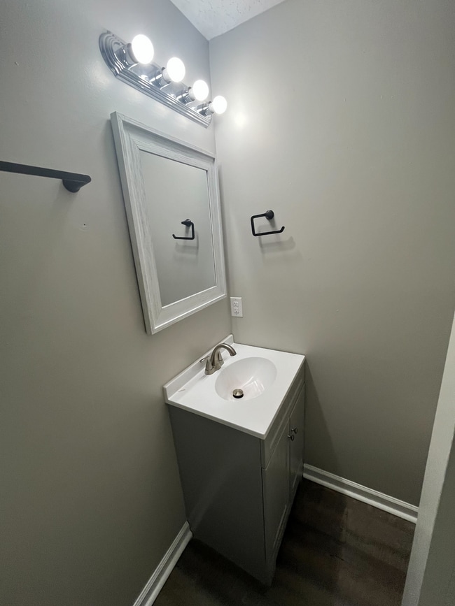 Building Photo - Completely Updated 2-Bed, 1.5-Bath Townhome!