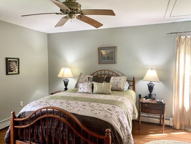 Building Photo - 5274 Main St