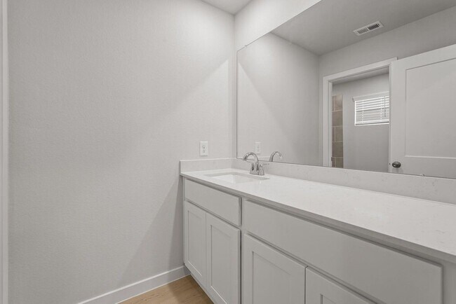 Building Photo - 222 Forest W St