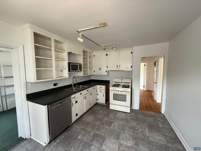 Building Photo - 913 Druid Ave