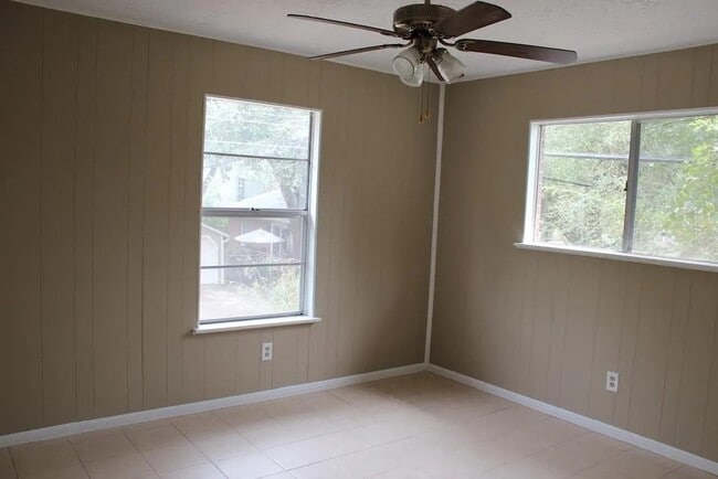 Building Photo - 902 Euclid St