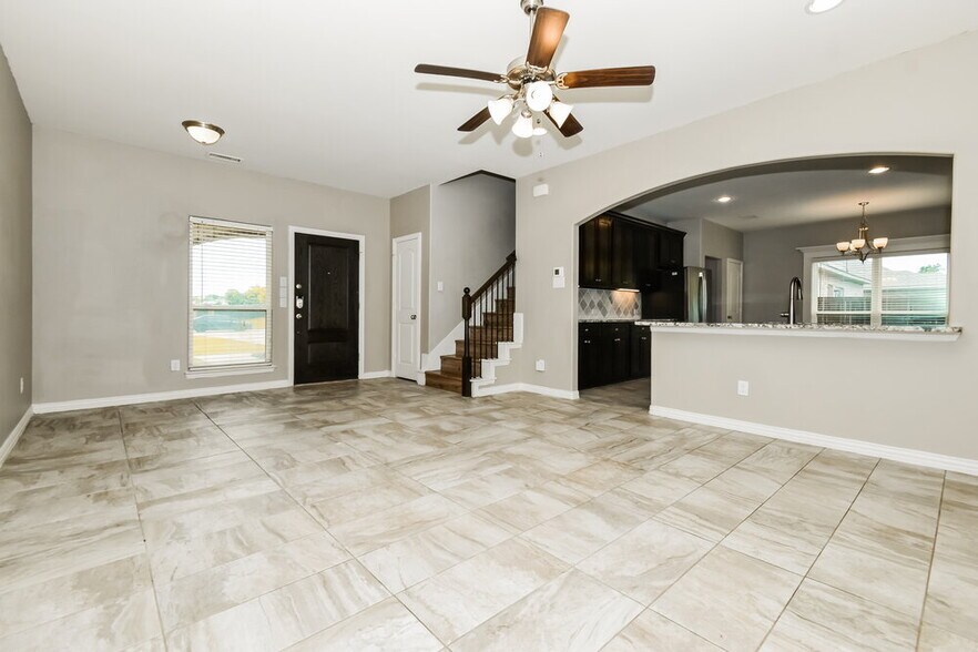 Building Photo - 236 Teakwood Dr